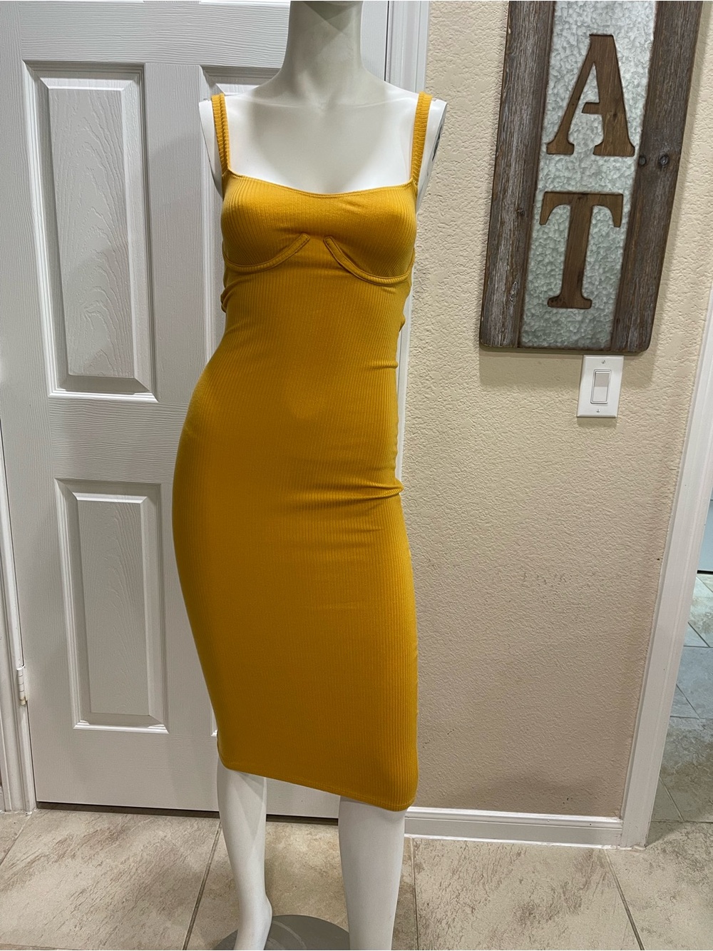Reformation Jayne Bustier Body-Con Dress in Ocre/Mustard Yellow Size Small READ - Picture 2 of 10